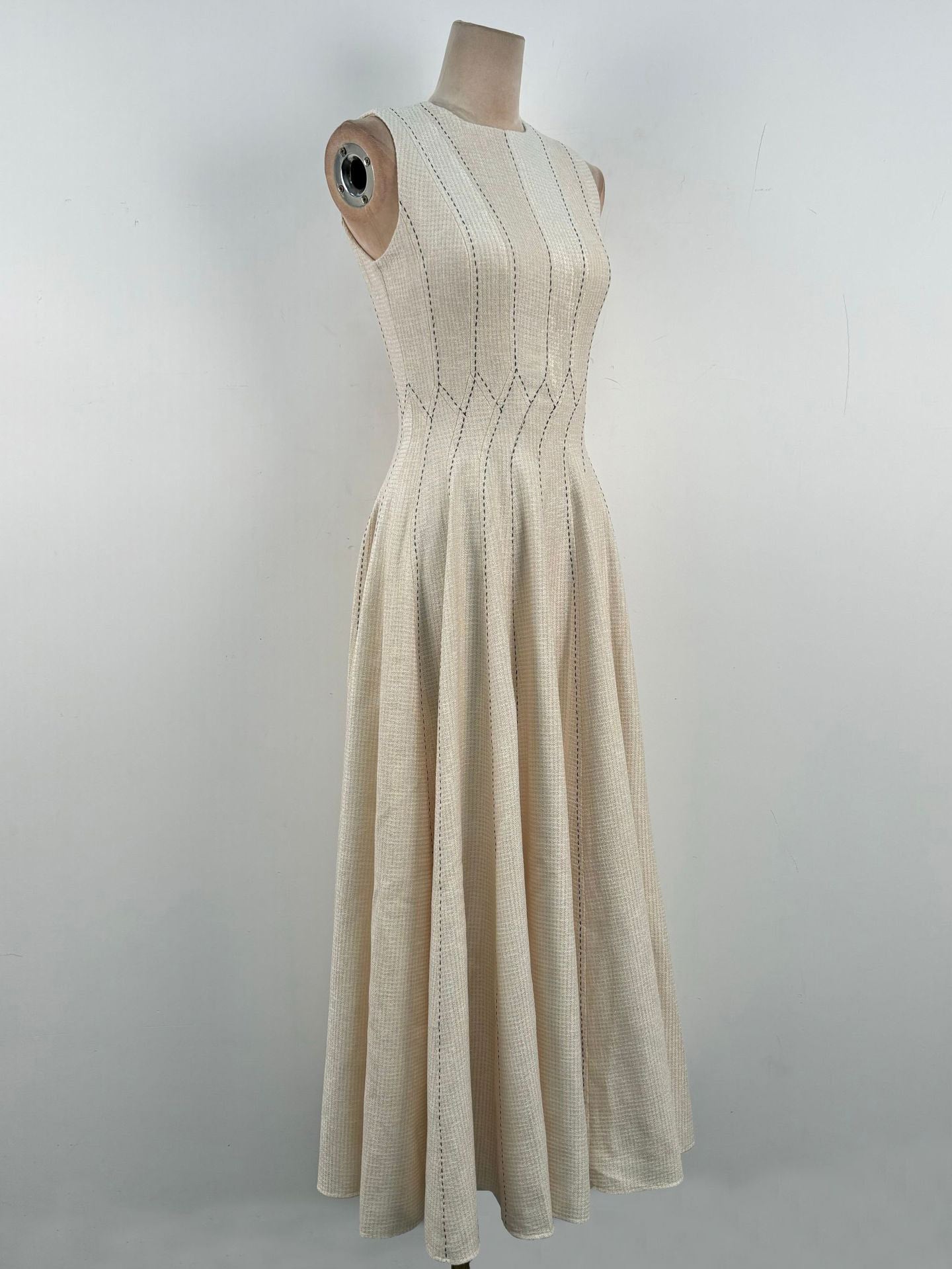 Elegant Minimalist Pleated Sleeveless Maxi Dress