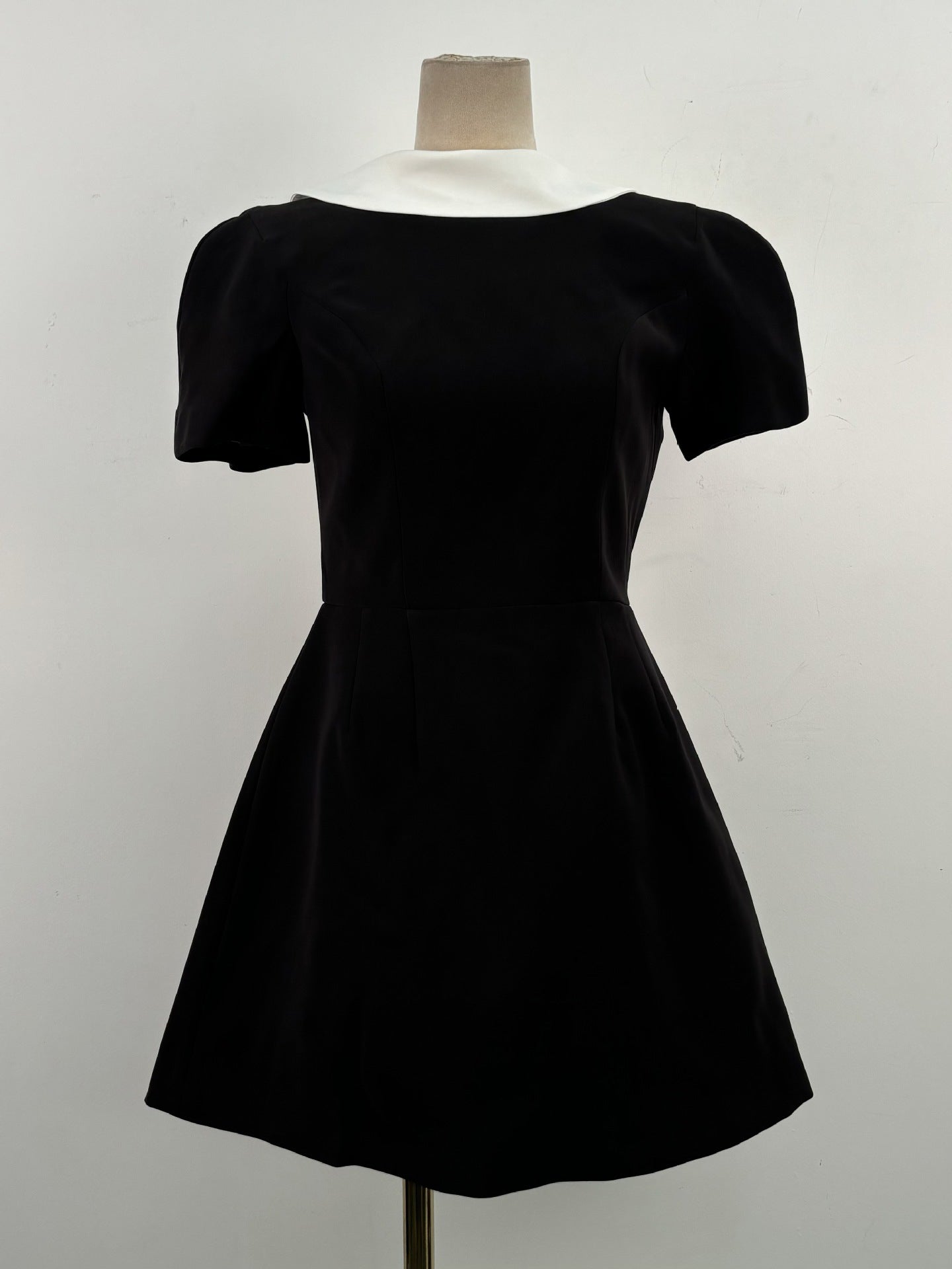 Hit Color Backless Short Dress