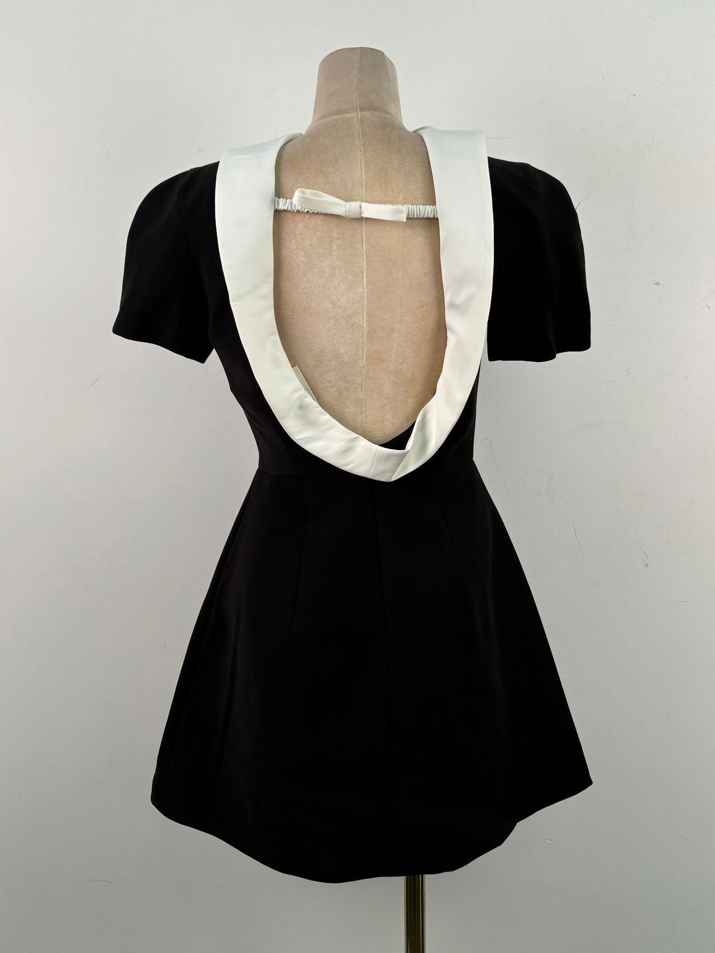 Hit Color Backless Short Dress