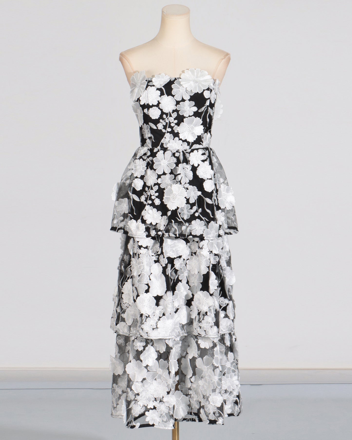 Black & White 3D Floral Strapless Tiered Dress
