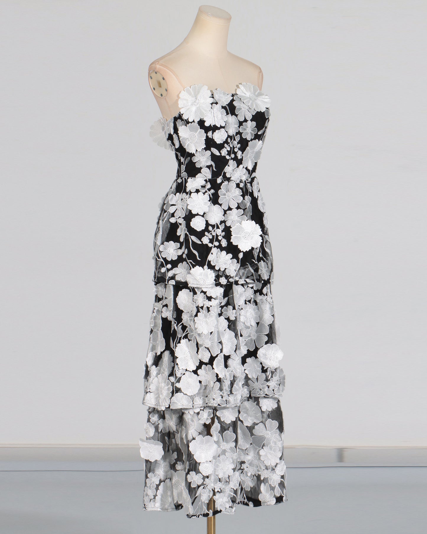 Black & White 3D Floral Strapless Tiered Dress