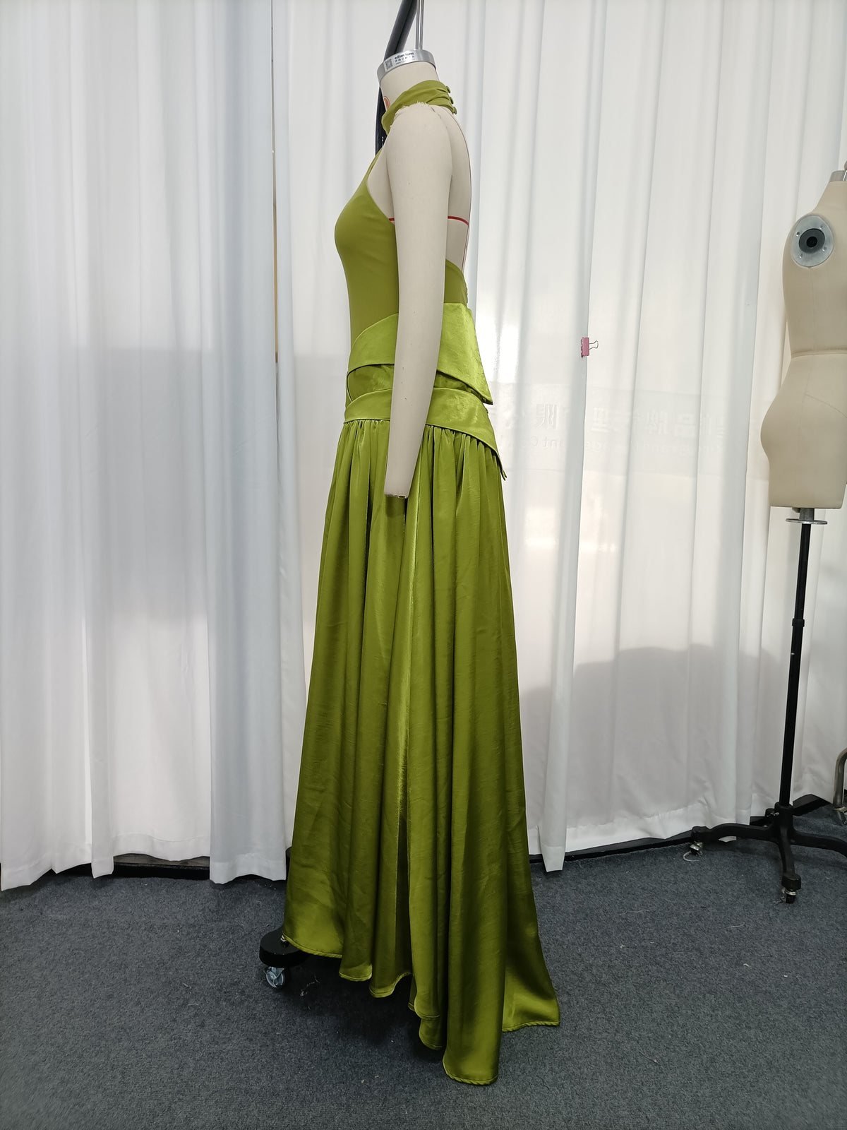 Green Halter High Neck A-Line Midi Evening Dress