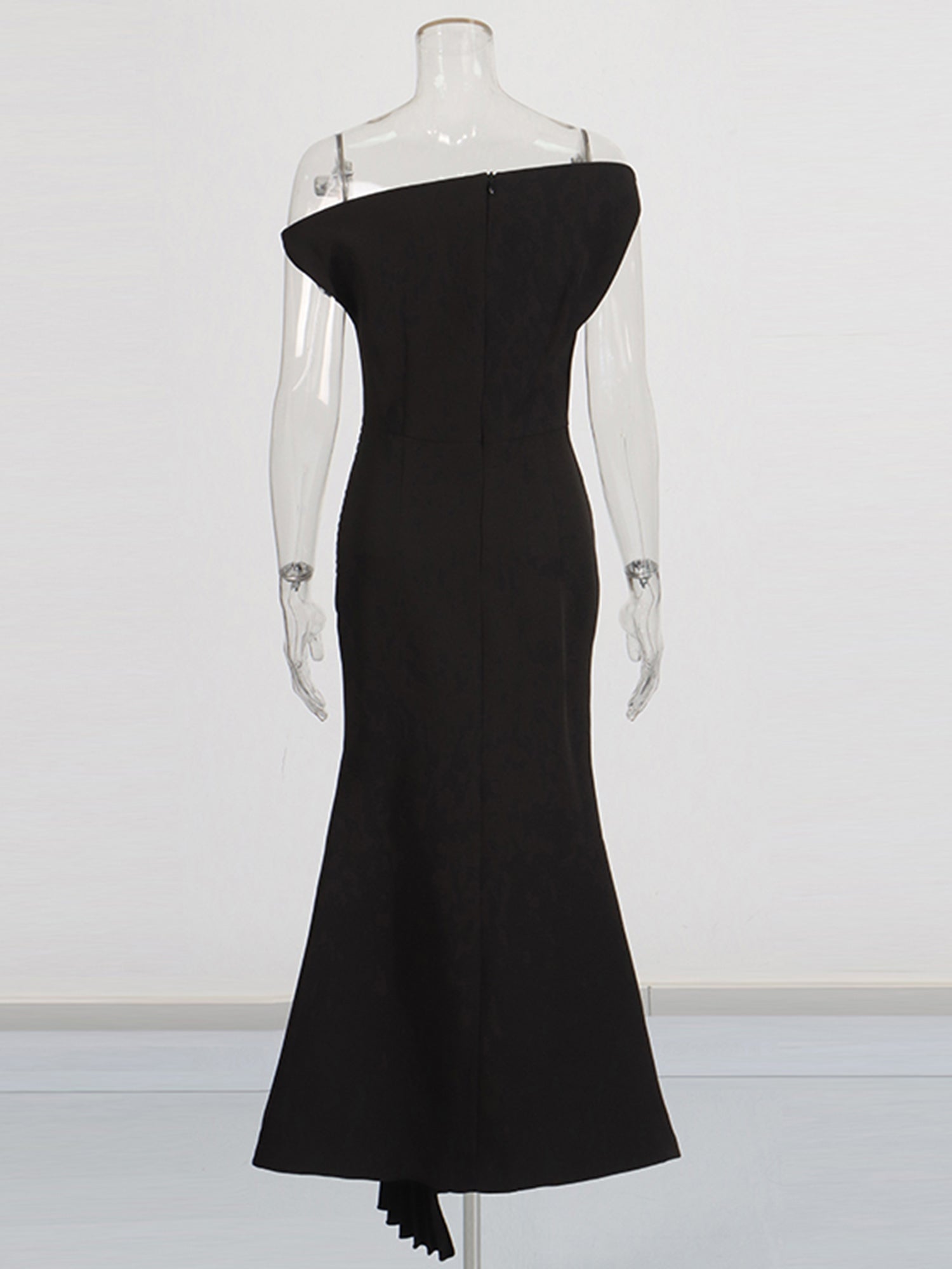 Glamorous One - Shoulder Pleated Black Maxi Dress