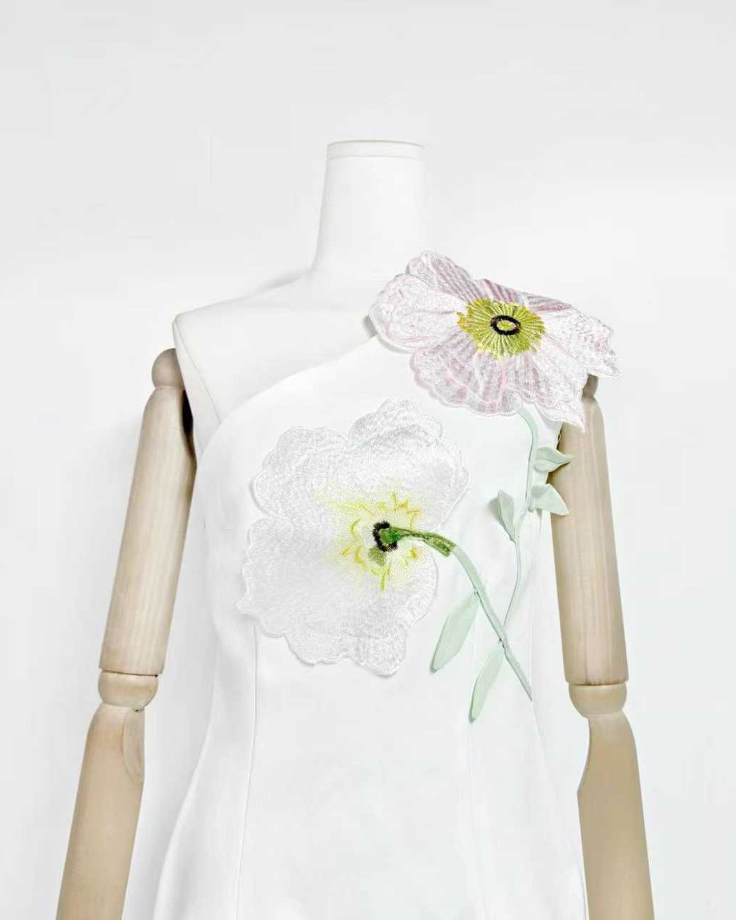 White One-Shoulder Floral Appliqué Mini Dress