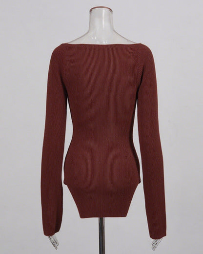 Winered Knitting Sweater with Gold Keyhole Accent