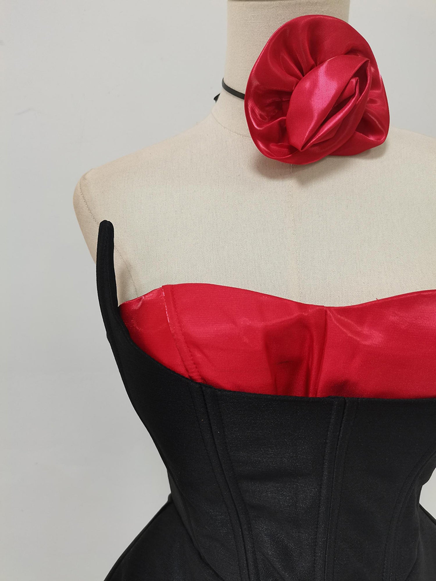 Black & Red Rose Appliqué Strapless Mini Dress - SISPELL