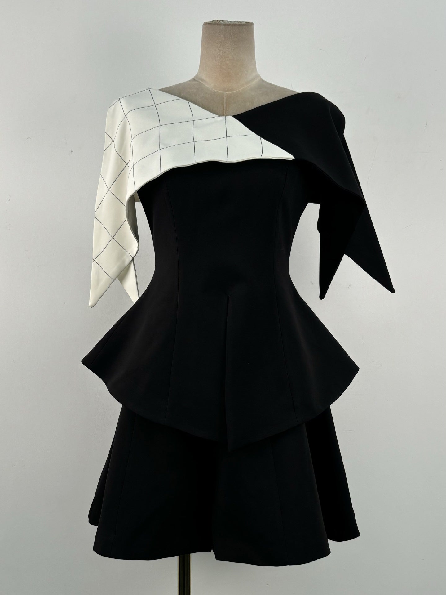 Chic Hit Color Short Dress - SISPELL