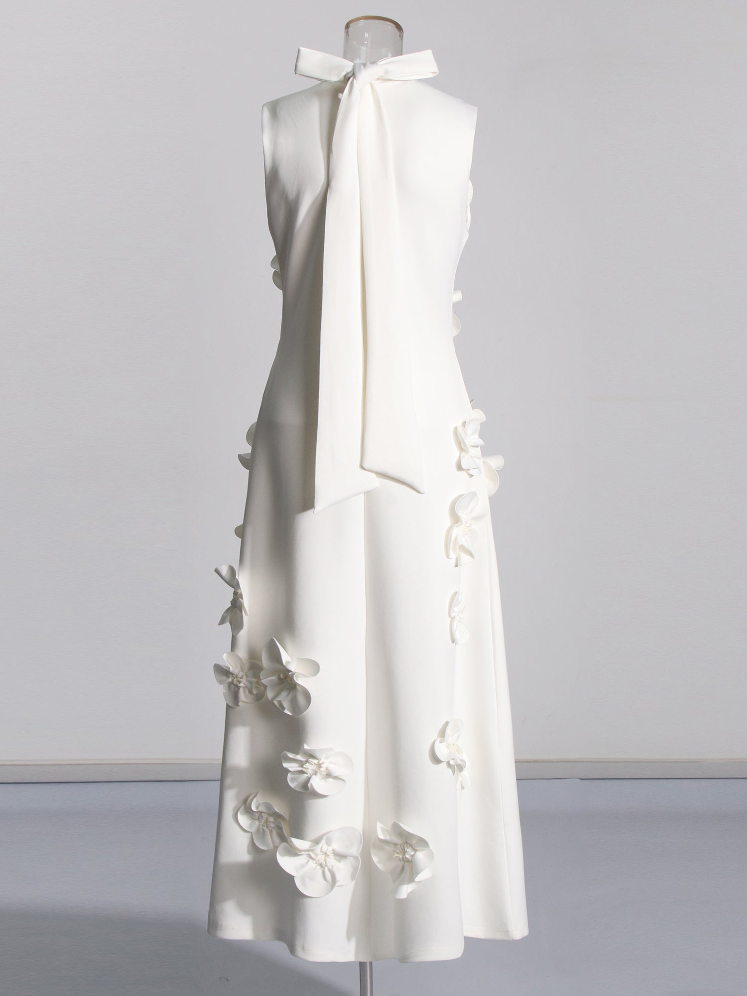 Elegant White Maxi Dress with 3D Floral Appliqués - SISPELL