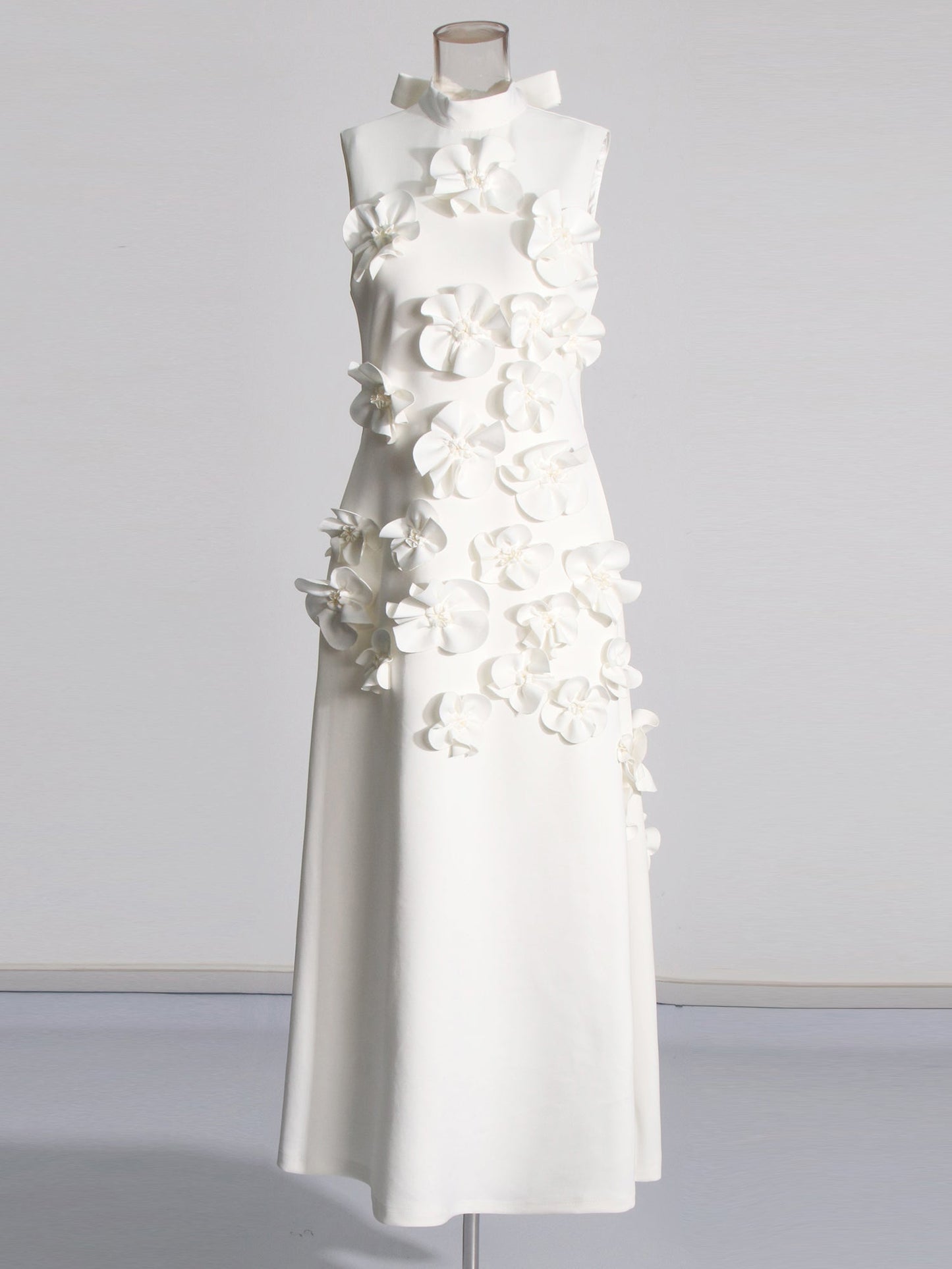 Elegant White Maxi Dress with 3D Floral Appliqués - SISPELL