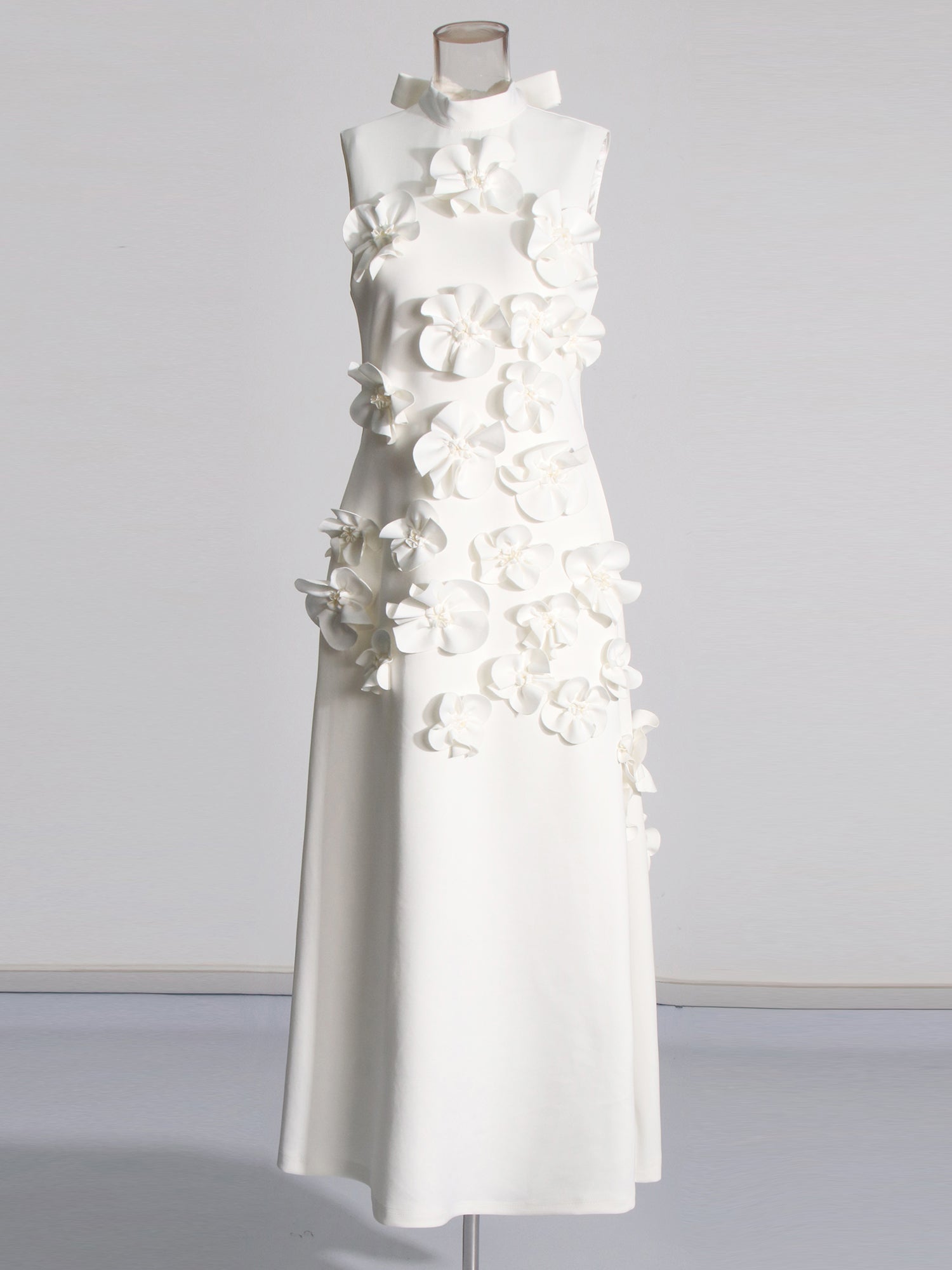 Elegant White Maxi Dress with 3D Floral Appliqués - SISPELL