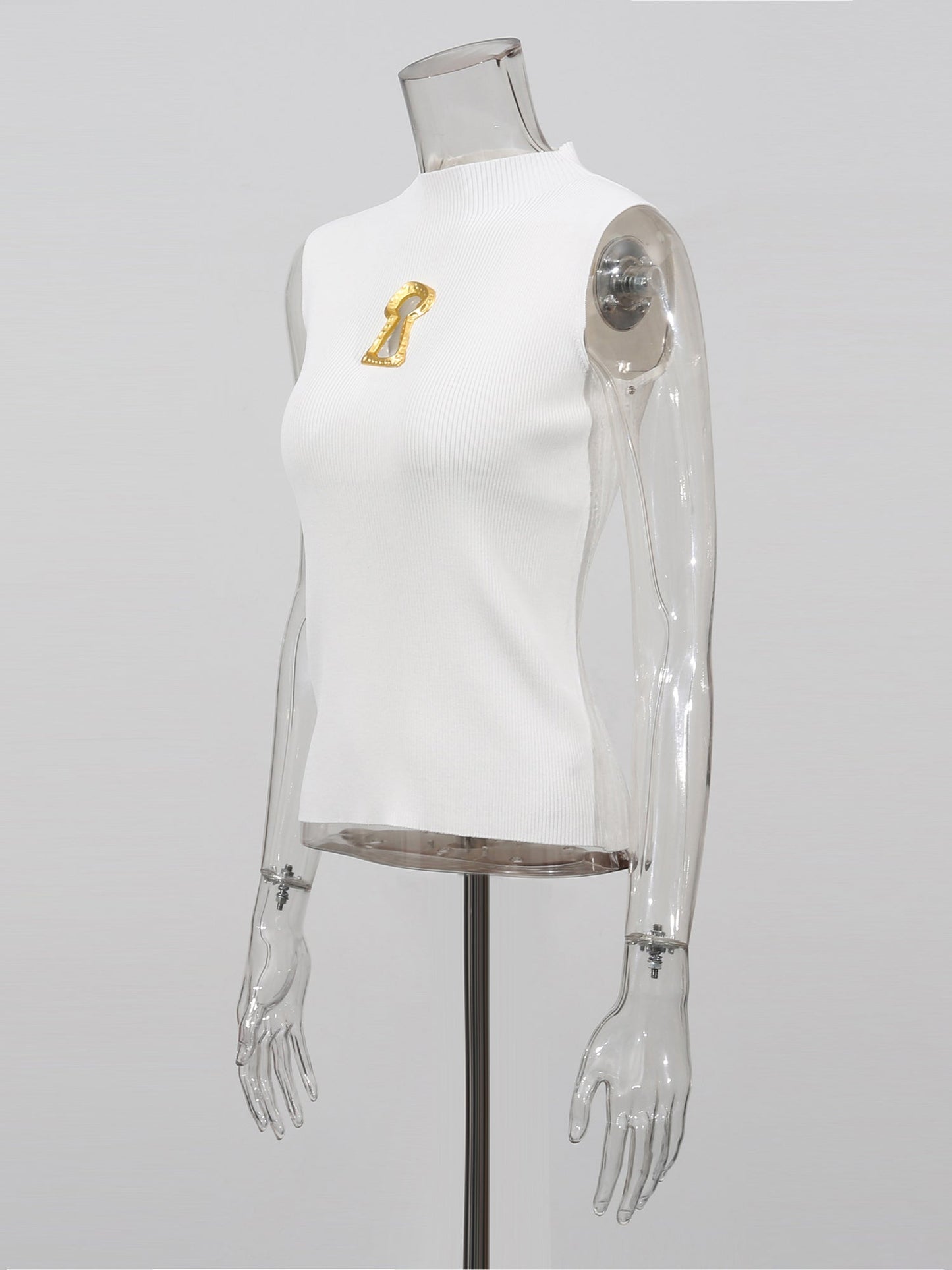 Elegant White Sleeveless Top with Gold Keyhole Accent - SISPELL