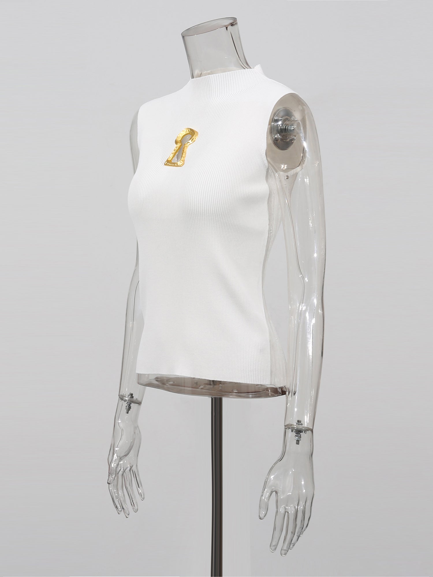 Elegant White Sleeveless Top with Gold Keyhole Accent - SISPELL