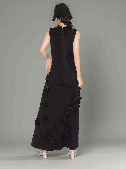 Glamorous Black Maxi Dress with 3D Floral Appliqués - SISPELL