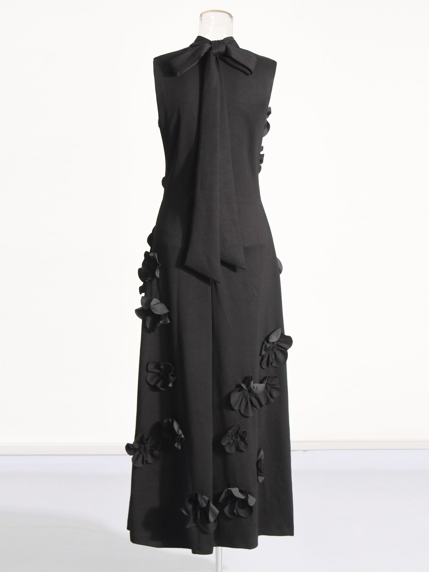 Glamorous Black Maxi Dress with 3D Floral Appliqués - SISPELL