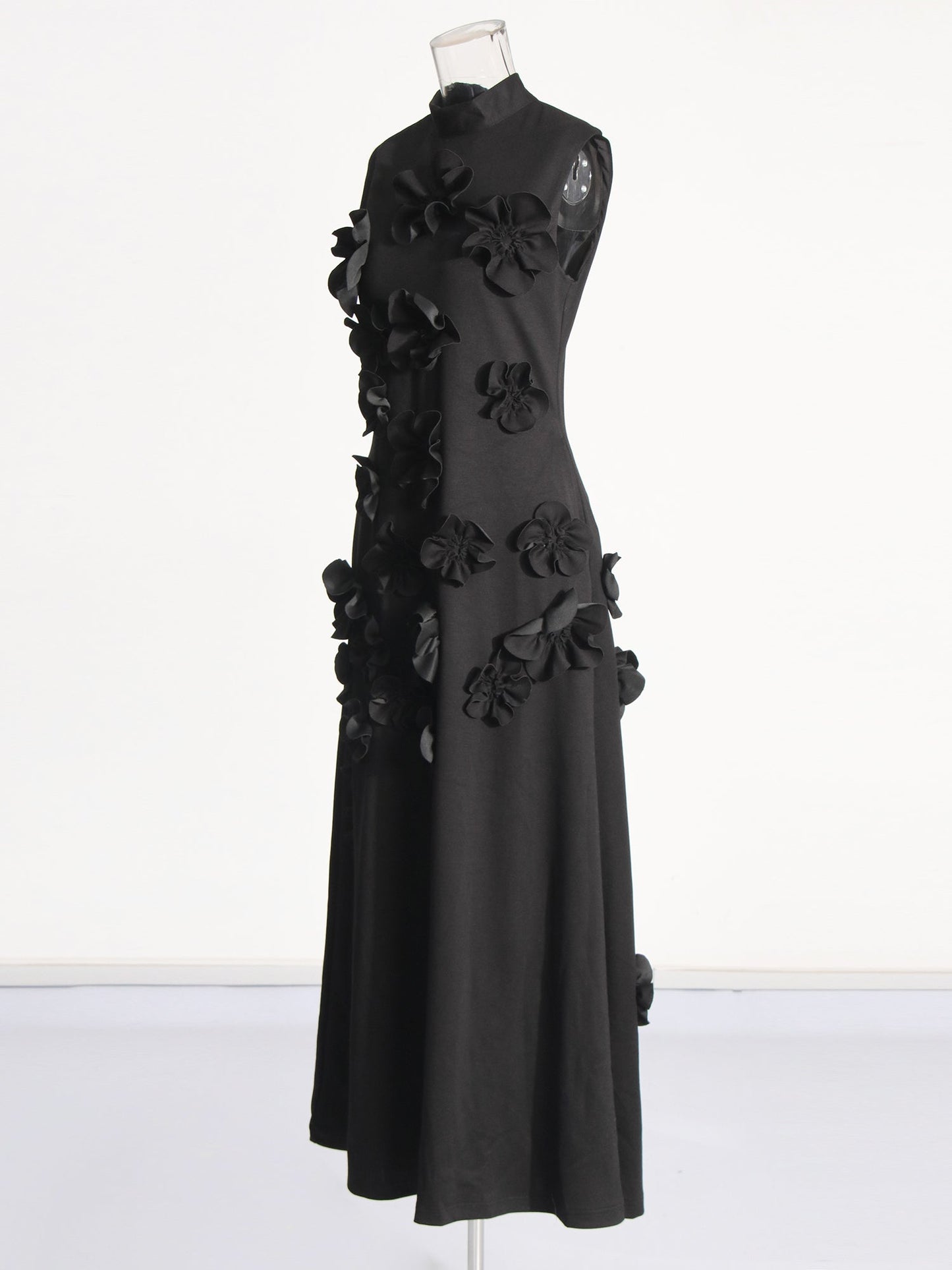Glamorous Black Maxi Dress with 3D Floral Appliqués - SISPELL