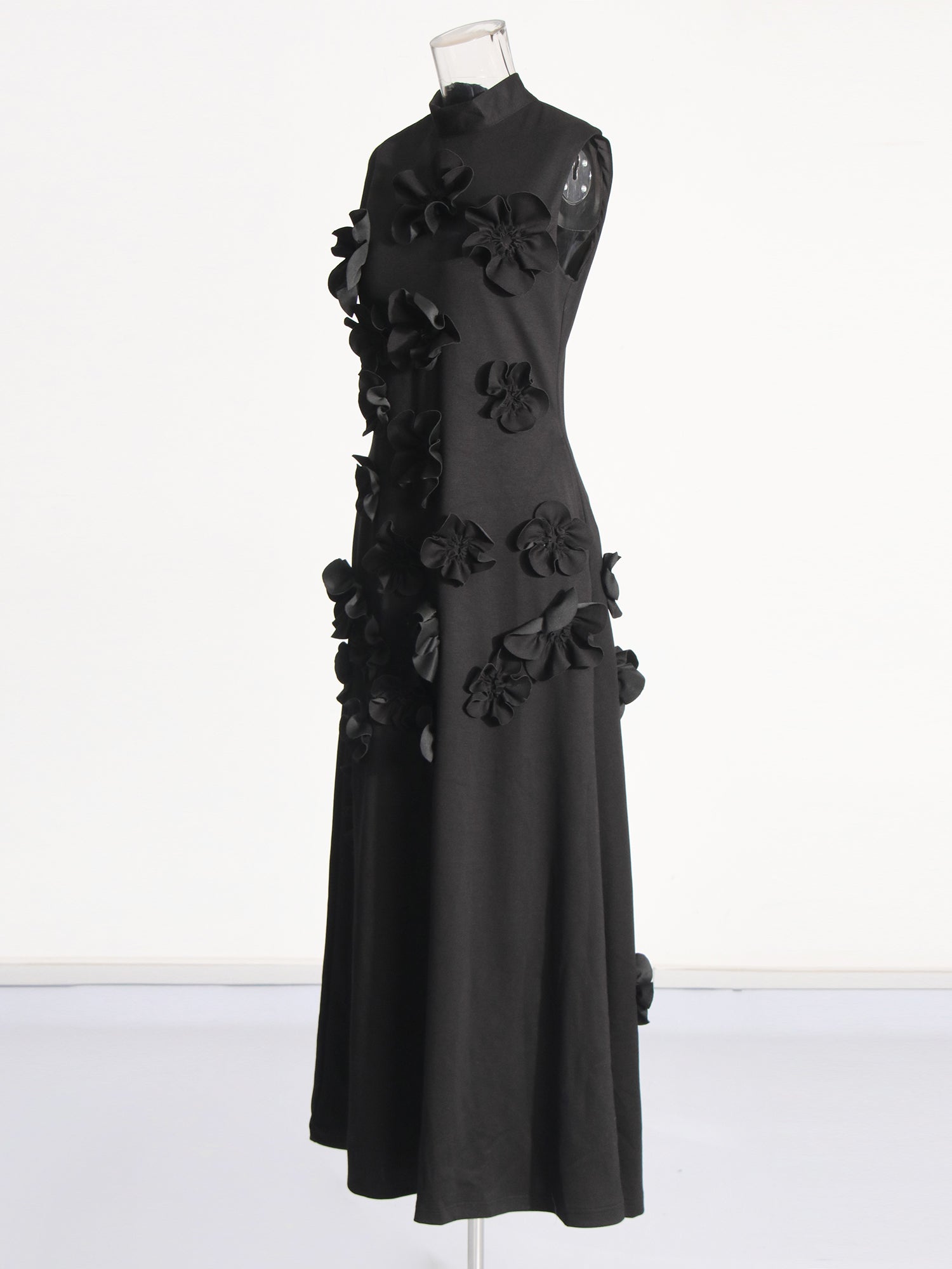 Glamorous Black Maxi Dress with 3D Floral Appliqués - SISPELL