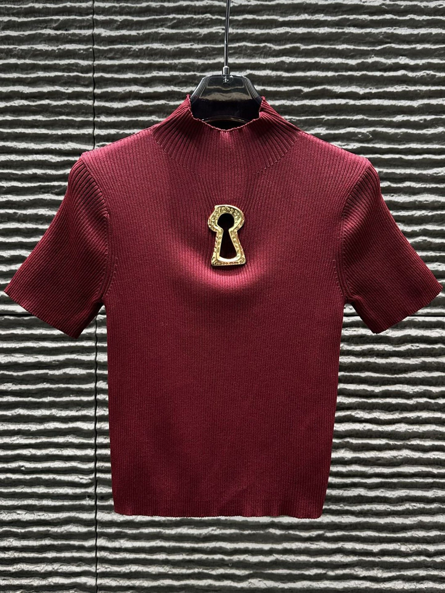 Red Knit Top with Gold Keyhole Cutout Hollow Out - SISPELL