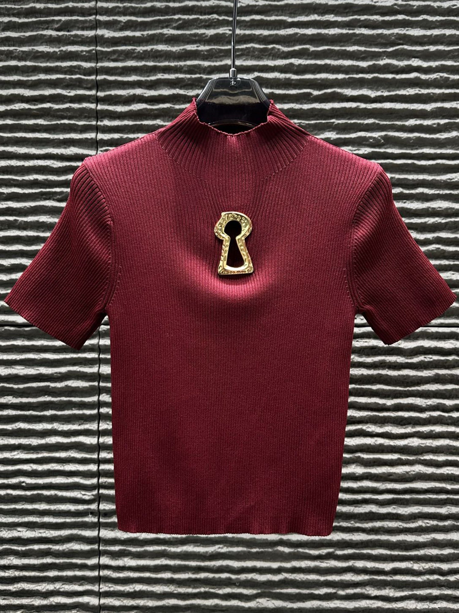 Red Knit Top with Gold Keyhole Cutout Hollow Out - SISPELL