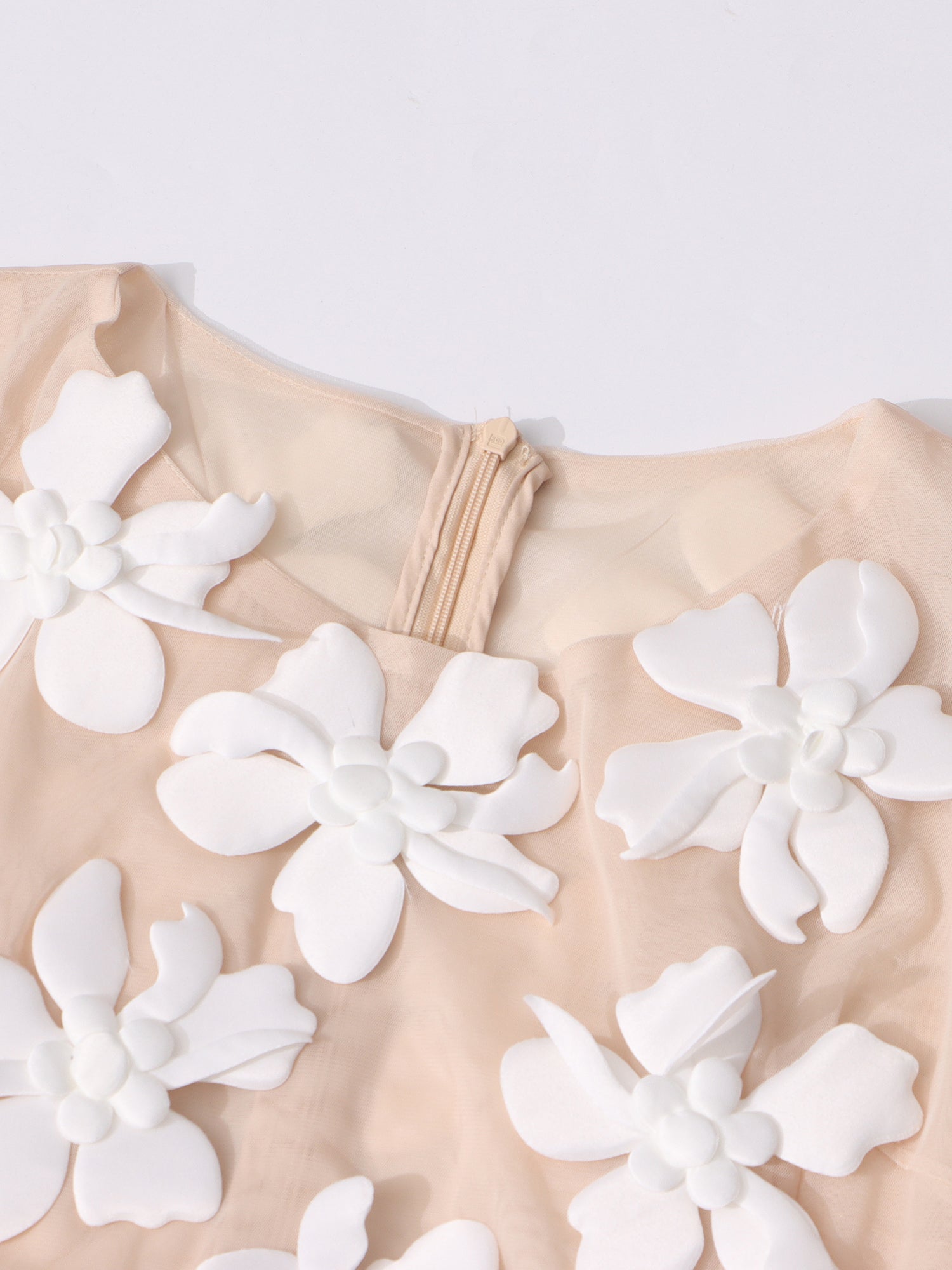 White 3D Floral Appliqué Sleeveless Top - SISPELL