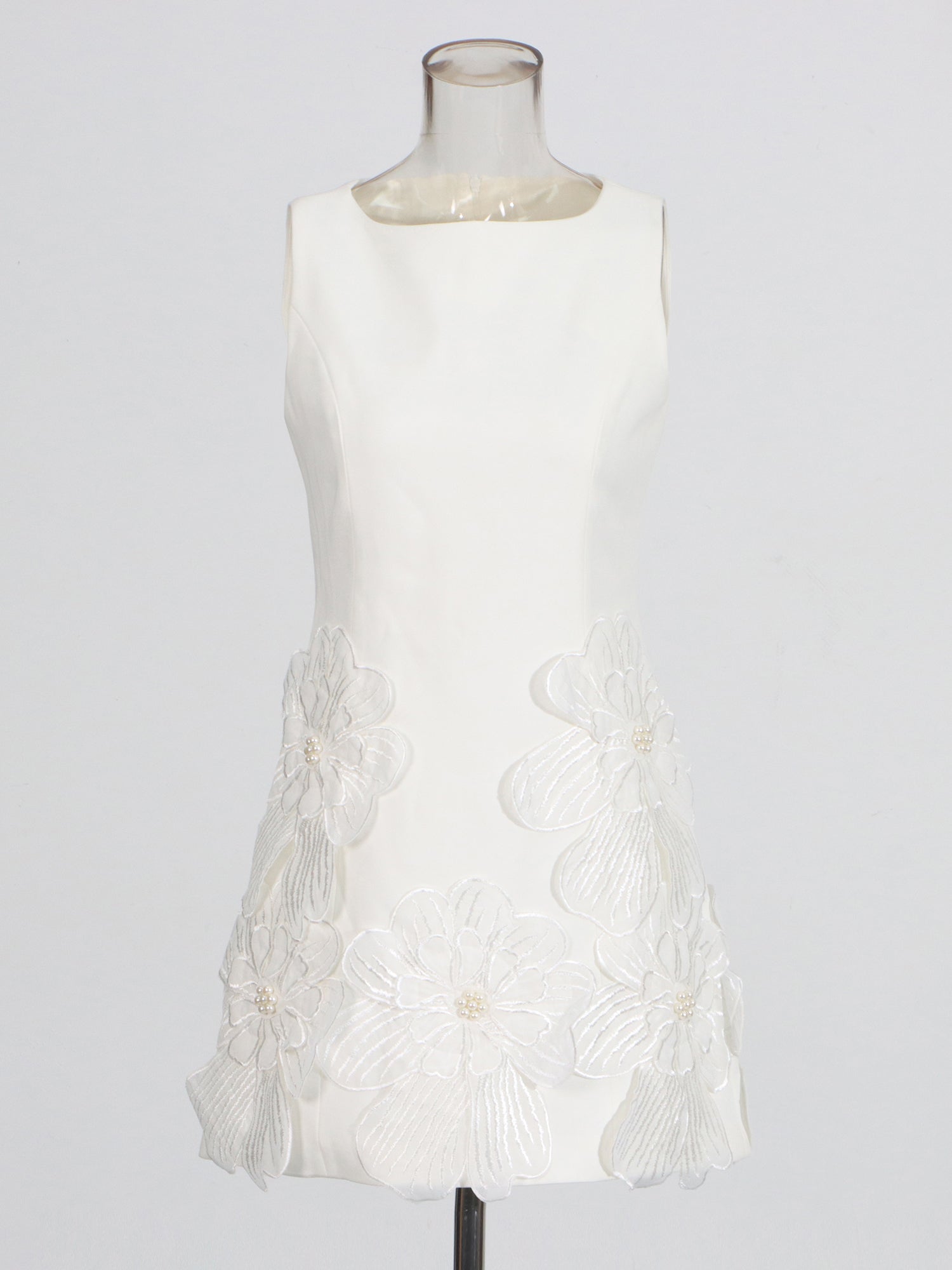 White Floral Appliqué Sleeveless Mini Dress - SISPELL