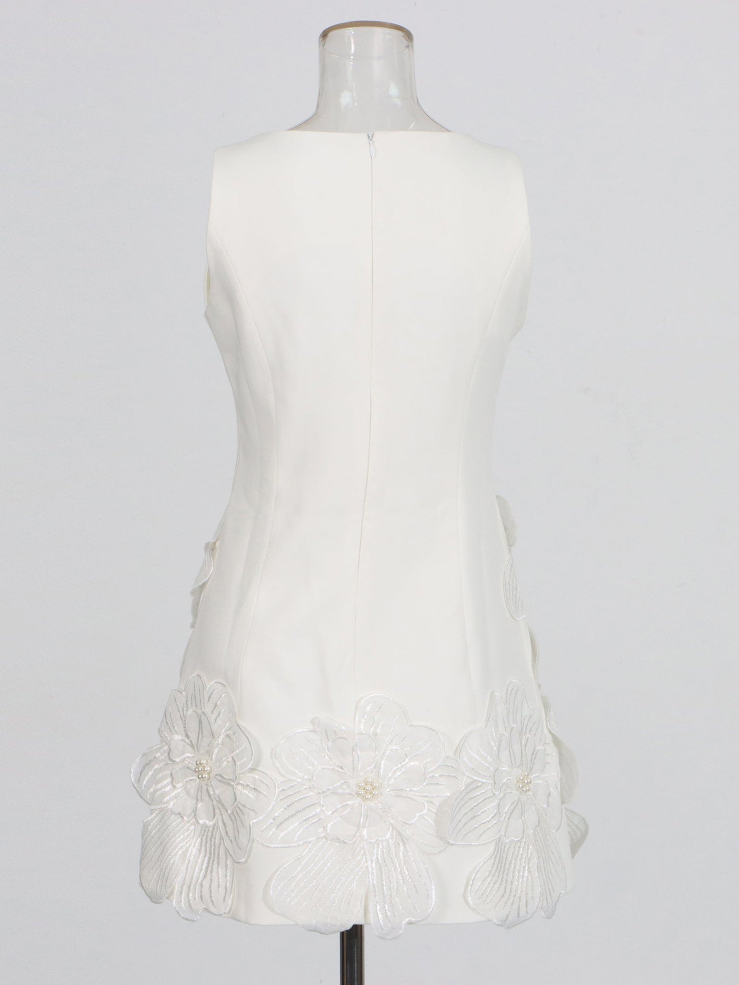 White Floral Appliqué Sleeveless Mini Dress - SISPELL