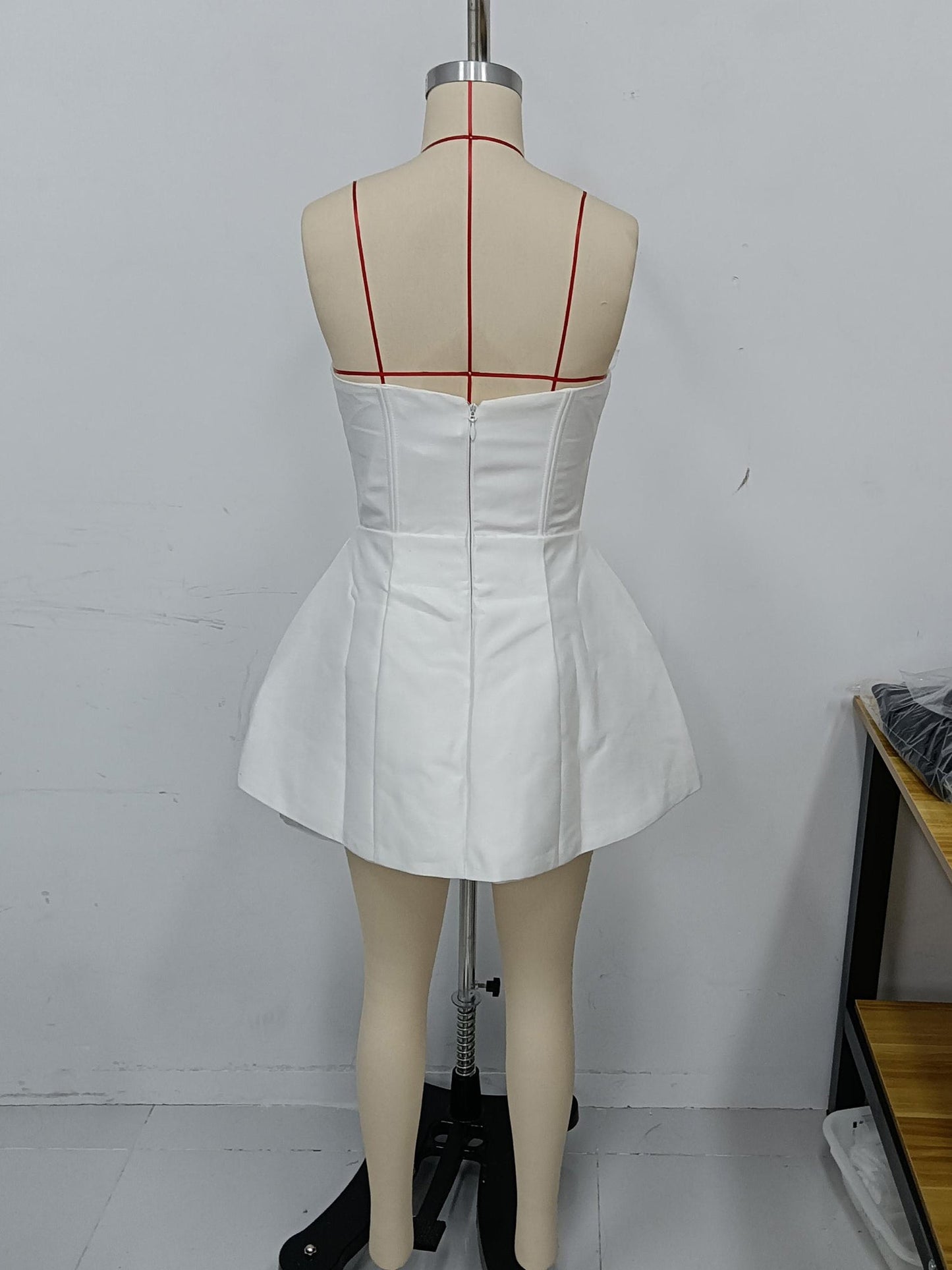 White Satin Rose Appliqué Strapless Mini Dress - SISPELL